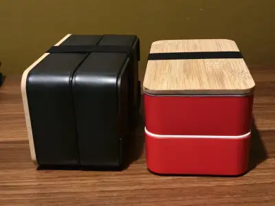 Set de Loncheras Bento Negro y Rojo con Cubiertos - miniatura 1