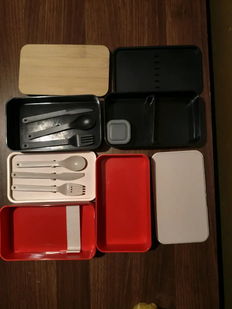 Set de Loncheras Bento Negro y Rojo con Cubiertos - 2