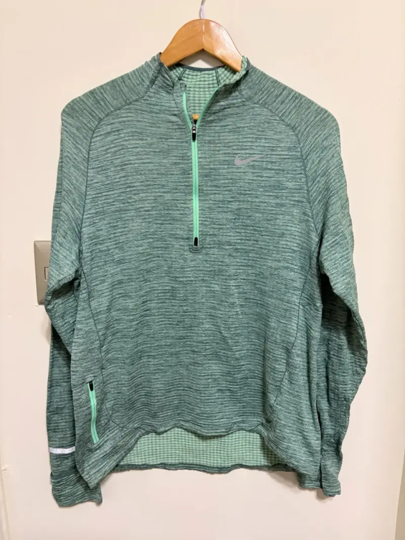 Polerón deportivo verde Nike con cierre