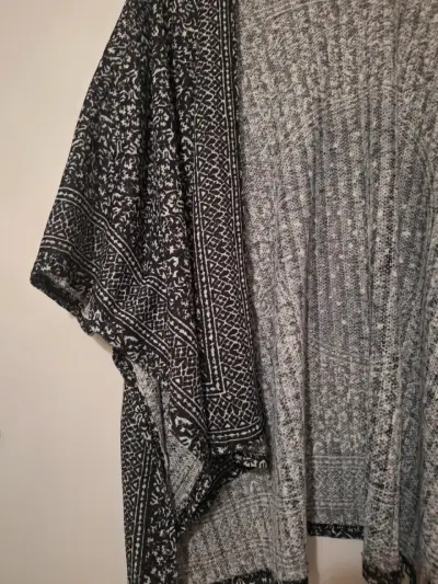Kimono negro y blanco Soy Feliz - miniatura 1