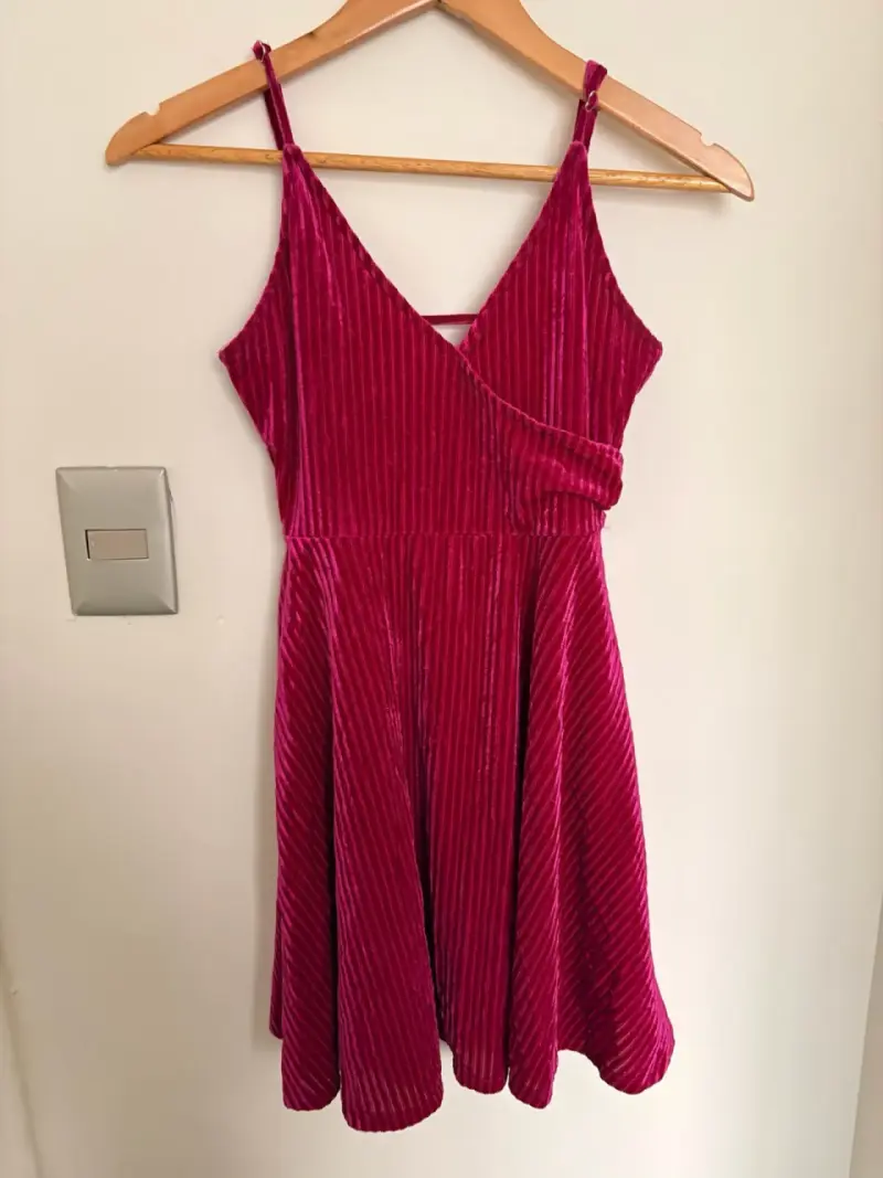 Vestido de terciopelo rojo Forever 21 - 1