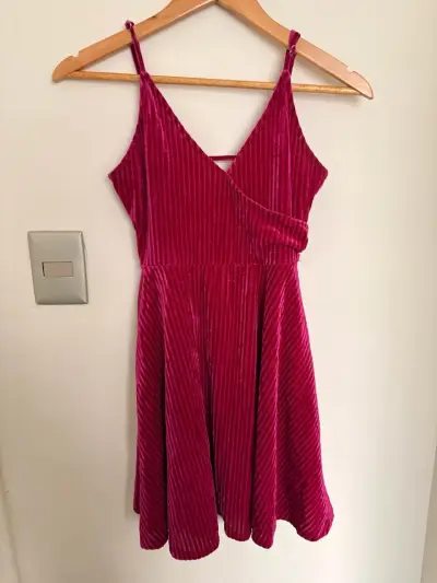 Vestido de terciopelo rojo Forever 21 - miniatura 1