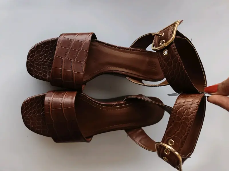 Sandalias de plataforma marrón con hebilla - 2