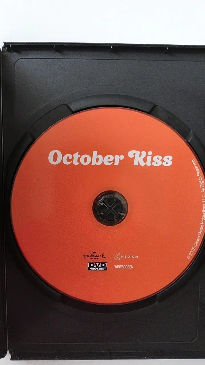Película en DVD October Kiss Hallmark - 3