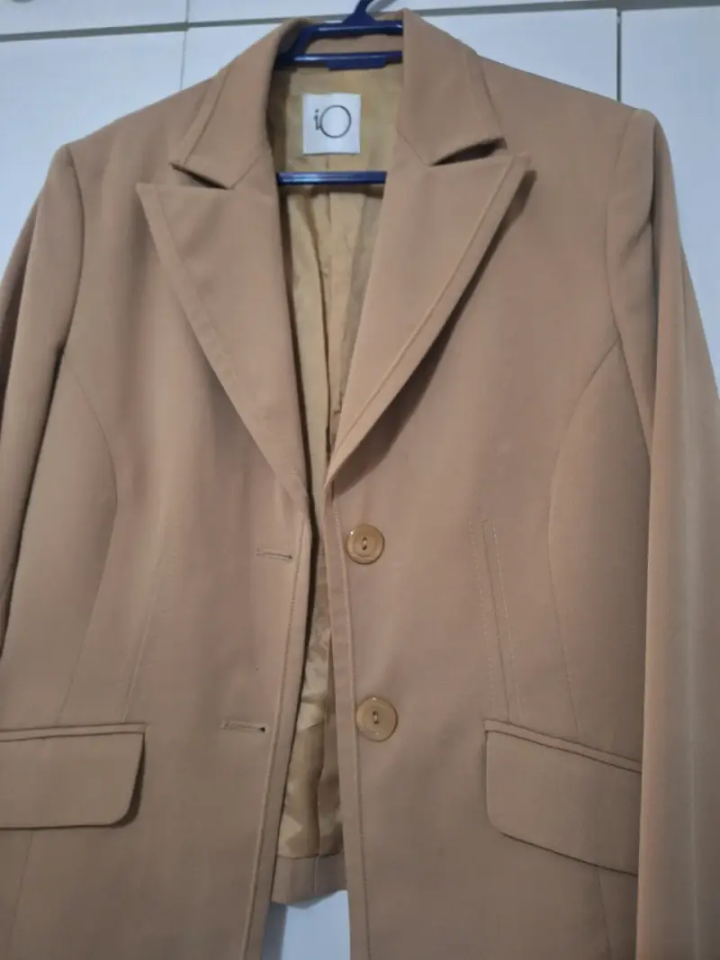 Blazer beige elegante para mujer marca IO - 3