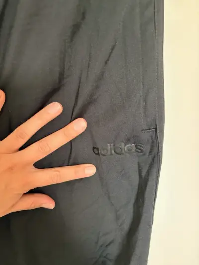 Pantalones deportivos negros Adidas talla M - miniatura 2
