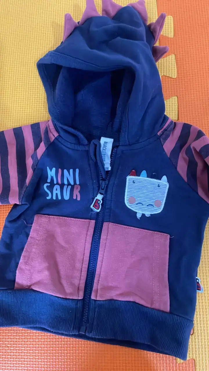 Conjunto de bebé dinosaurio azul y rosado - 2