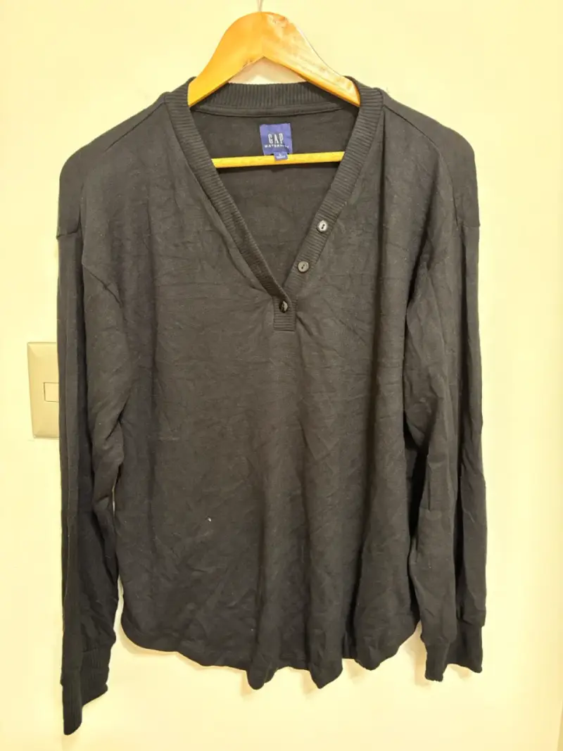 Chaleco negro de Gap con botones