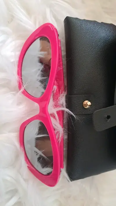 Gafas de sol Miu Miu rosas con estuche - miniatura 1