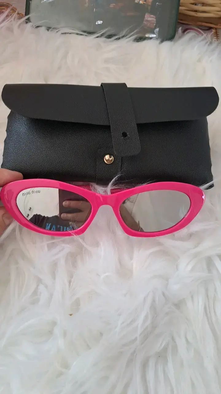 Gafas de sol Miu Miu rosas con estuche - 2