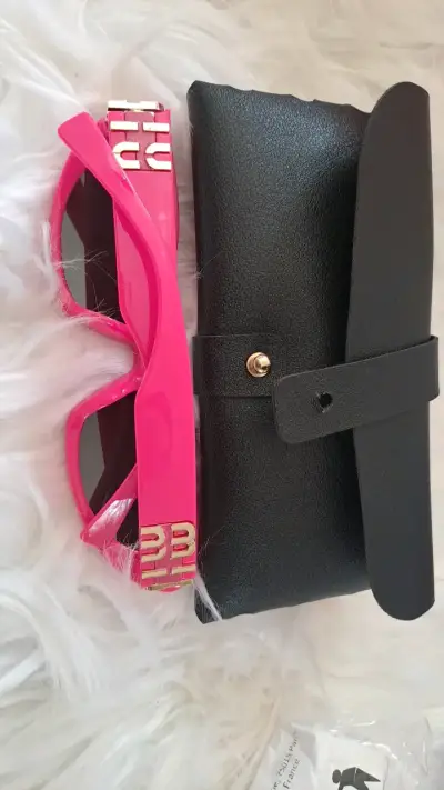 Gafas de sol Miu Miu rosas con estuche - miniatura 3