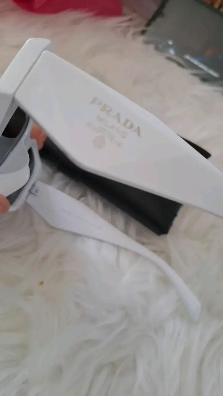 Gafas de sol blancas Prada con estuche - 3