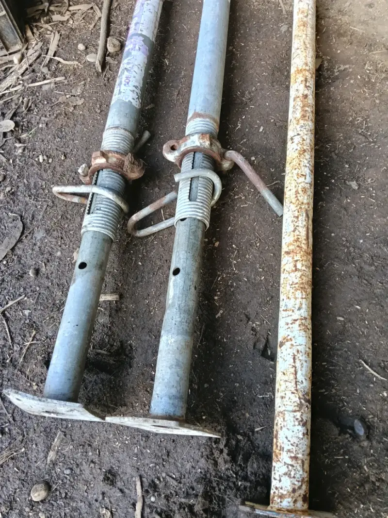 3 Soportes de construcción ajustables usados - 4