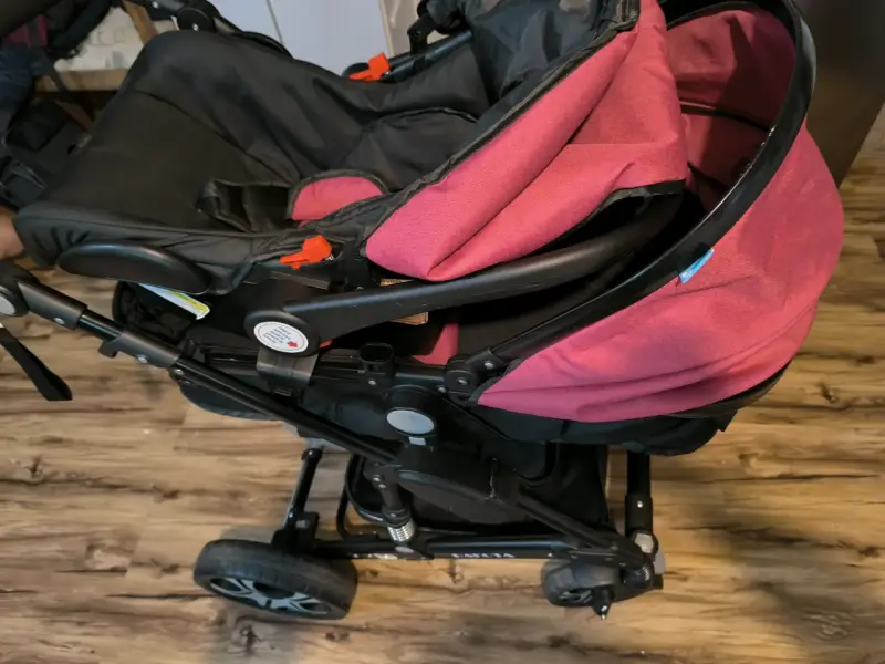Coche de bebé Bebeglo negro y rosado - 3