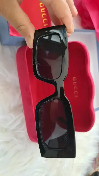 Gafas de Sol Gucci con Estuche Rojo - miniatura 4