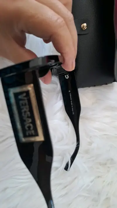 Gafas de Sol Versace Negras con Estuche - miniatura 3