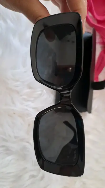 Gafas de Sol Versace Negras con Estuche - miniatura 5