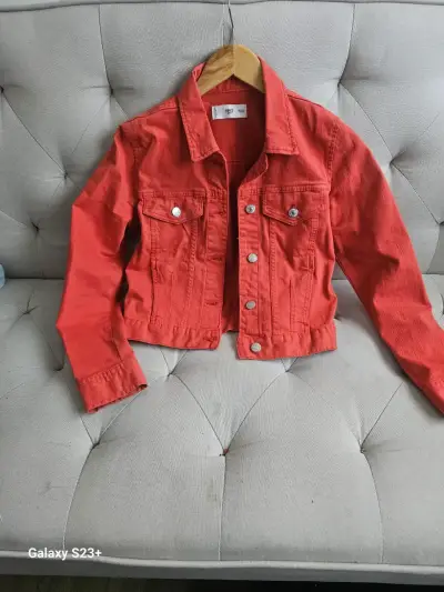 Chaqueta de mezclilla roja para mujer - miniatura 1