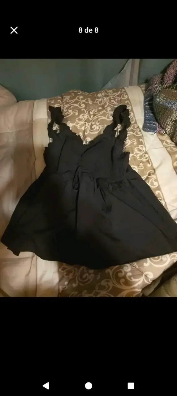 Vestido negro con tirantes ajustables