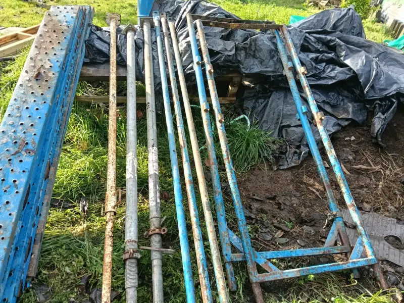 Andamio metálico con 8 bandejas - 1