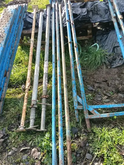 Andamio metálico con 8 bandejas - miniatura 2