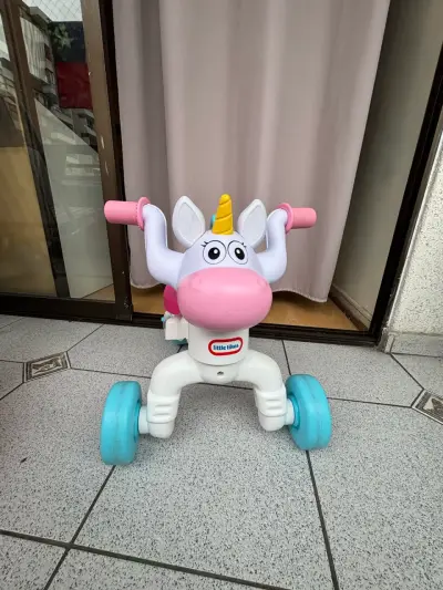 Triciclo infantil unicornio Little Tikes - miniatura 1