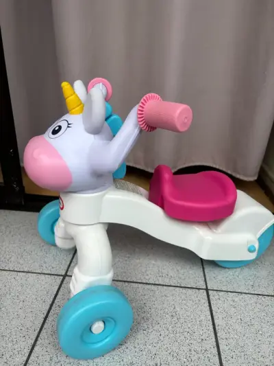 Triciclo infantil unicornio Little Tikes - miniatura 3