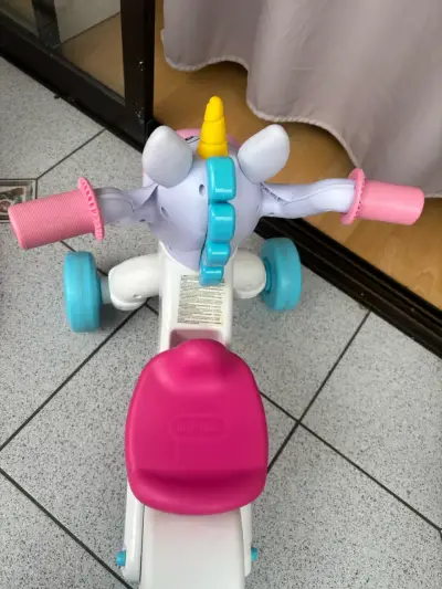 Triciclo infantil unicornio Little Tikes - miniatura 4