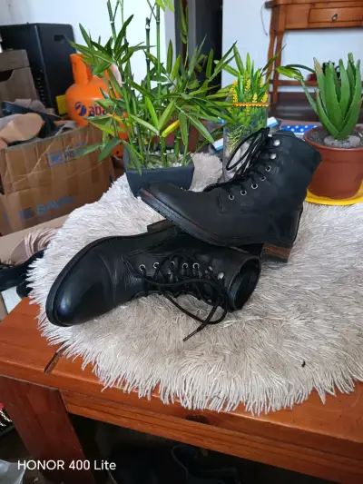 Botines de cuero negro con cordones - miniatura 1