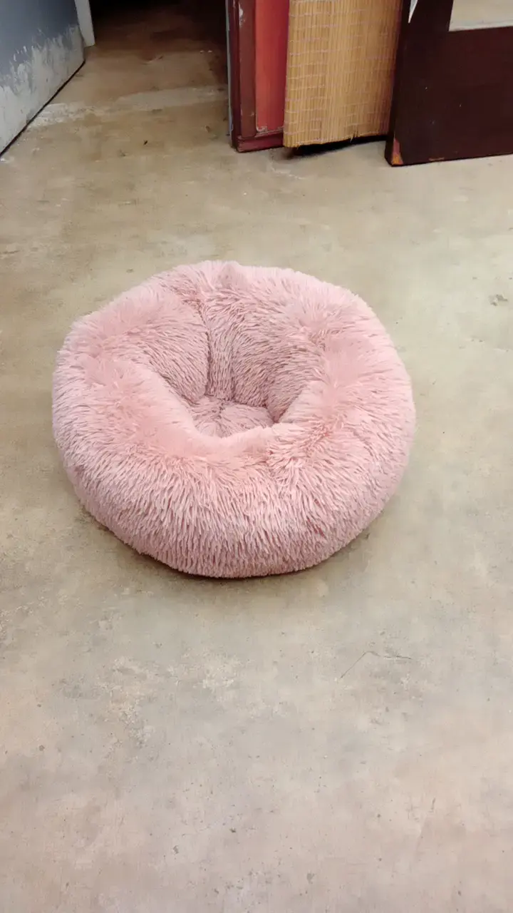 Cama para mascotas rosada suave y acogedora - 2