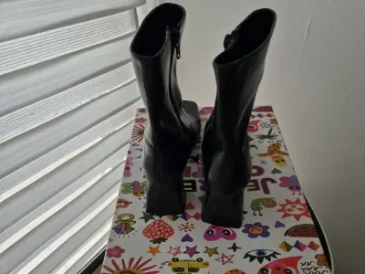 Botines de cuero negro Jeffrey Campbell con tacón - miniatura 1