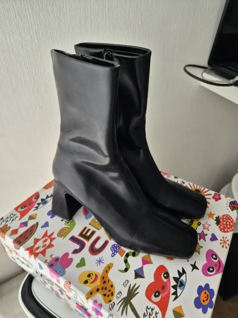 Botines de cuero negro Jeffrey Campbell con tacón - 2