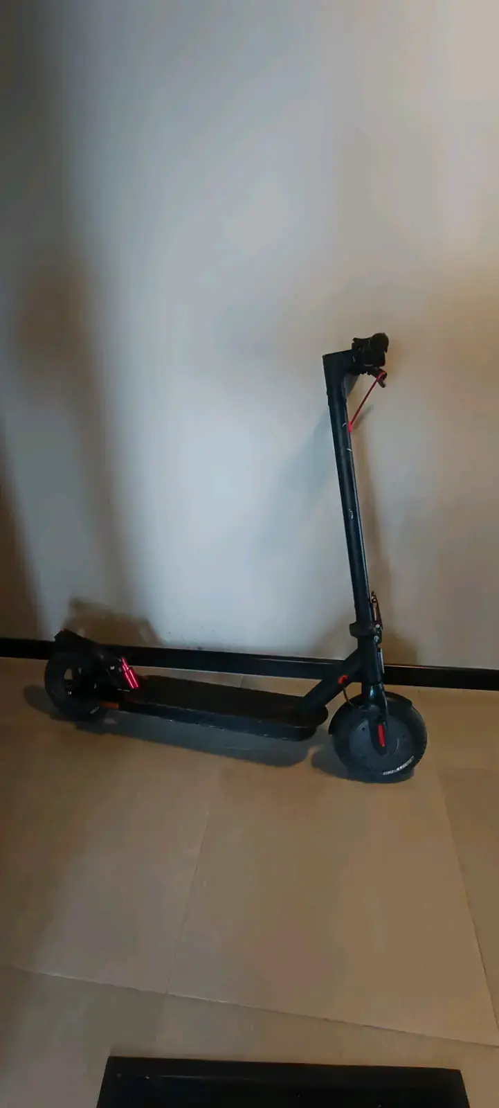Scooter eléctrico plegable negro en buen estado - 2
