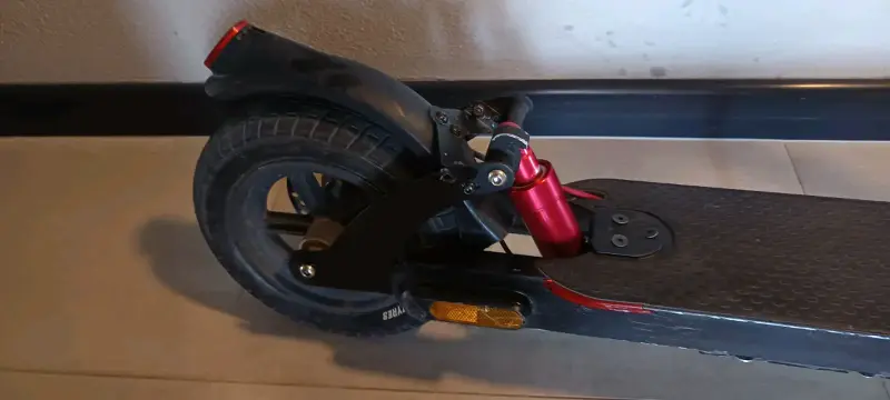 Scooter eléctrico plegable negro en buen estado - 3