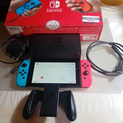 Consola Nintendo Switch con Joy-Con Azul y Rojo - miniatura 4