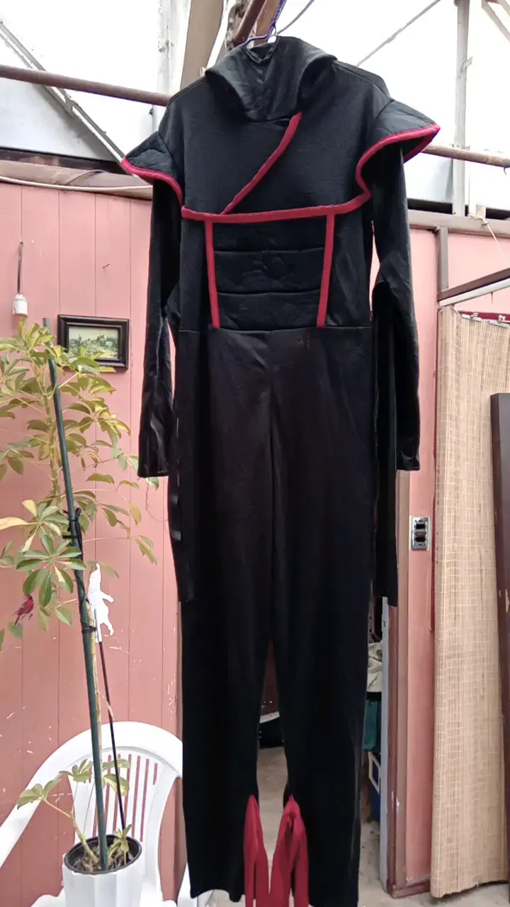 Disfraz ninja negro con detalles rojos talla 6-8