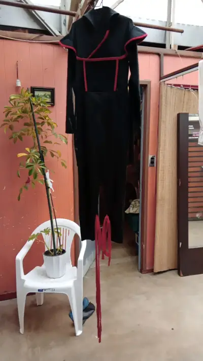 Disfraz ninja negro con detalles rojos talla 6-8 - miniatura 2