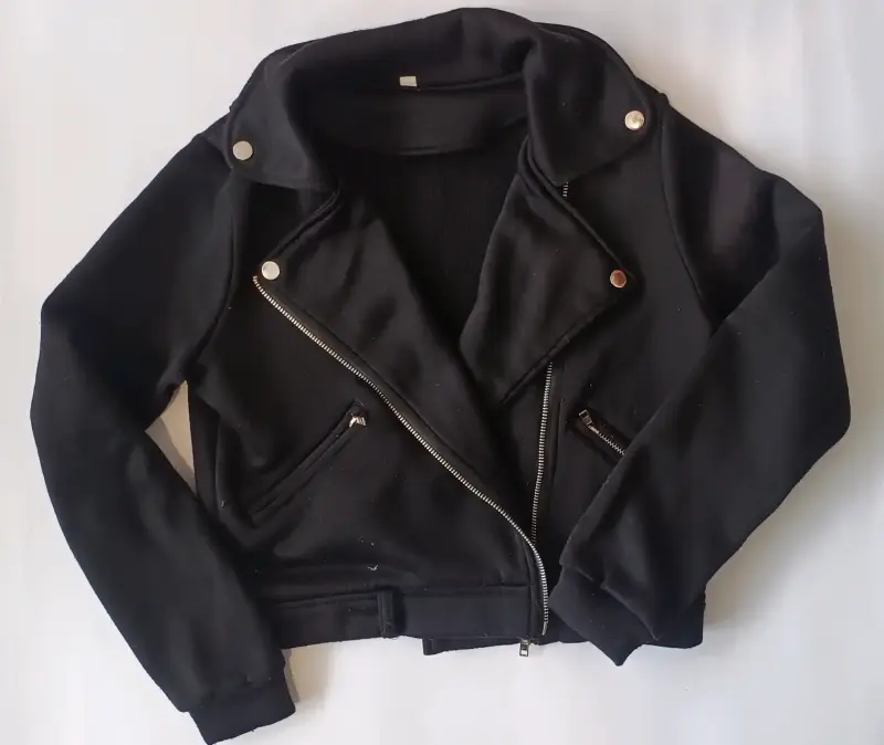 Chaqueta biker negra con cierre metálico - 1