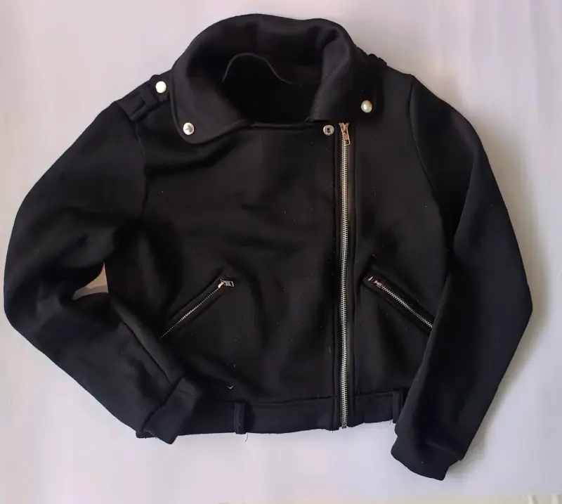 Chaqueta biker negra con cierre metálico - 3