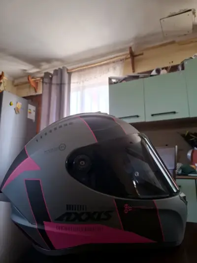 Casco de moto Axxis gris con detalles rosados - miniatura 5