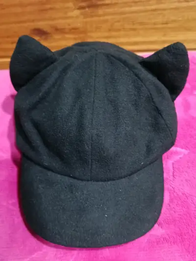 Gorra negra con orejas de gatito - miniatura 1