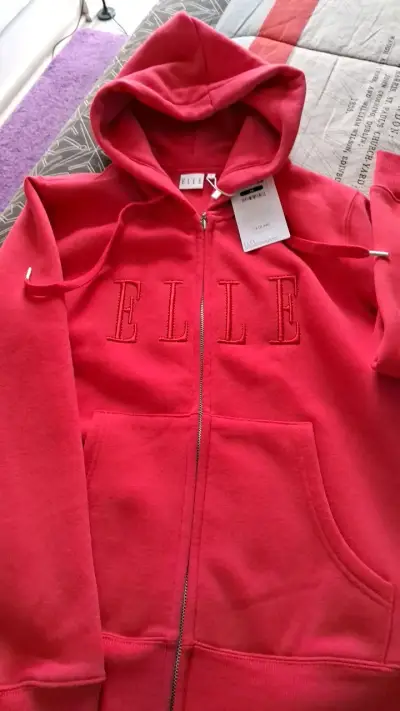 Polerón con capucha rojo Elle para mujer - miniatura 3