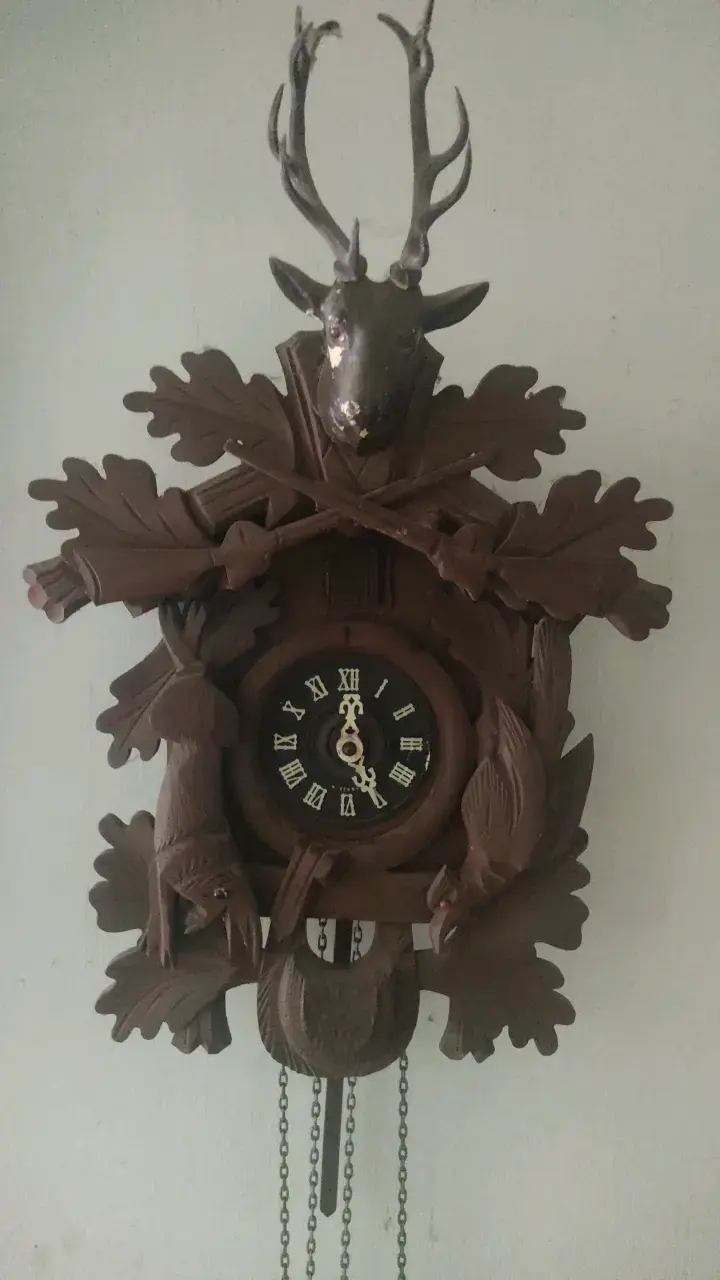 Reloj de Pared Cucu de Madera con Diseño de Ciervo