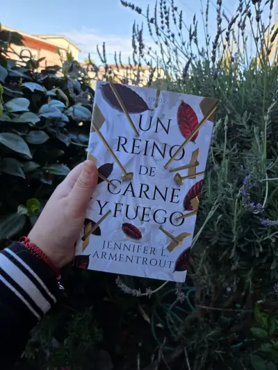 Libro 'Un Reino de Carne y Fuego' de Jennifer L. Armentrout - miniatura 1