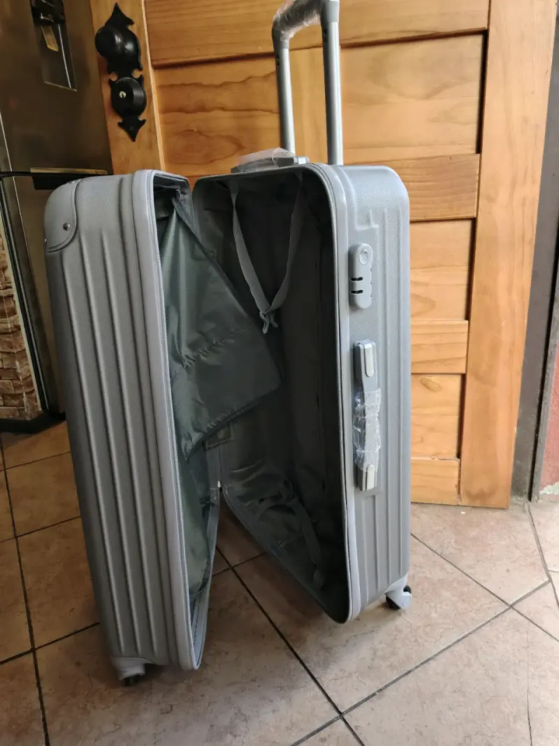 Maleta de viaje gris con ruedas giratorias - 2