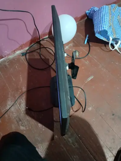 LED TV AOC 23 pulgadas - miniatura 4