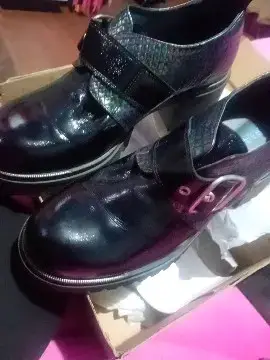 Zapatos de charol negro con hebilla Birano - miniatura 1