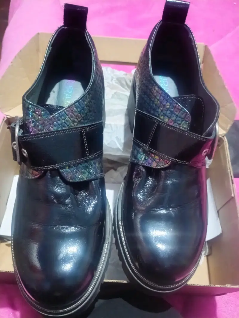 Zapatos de charol negro con hebilla Birano - 2