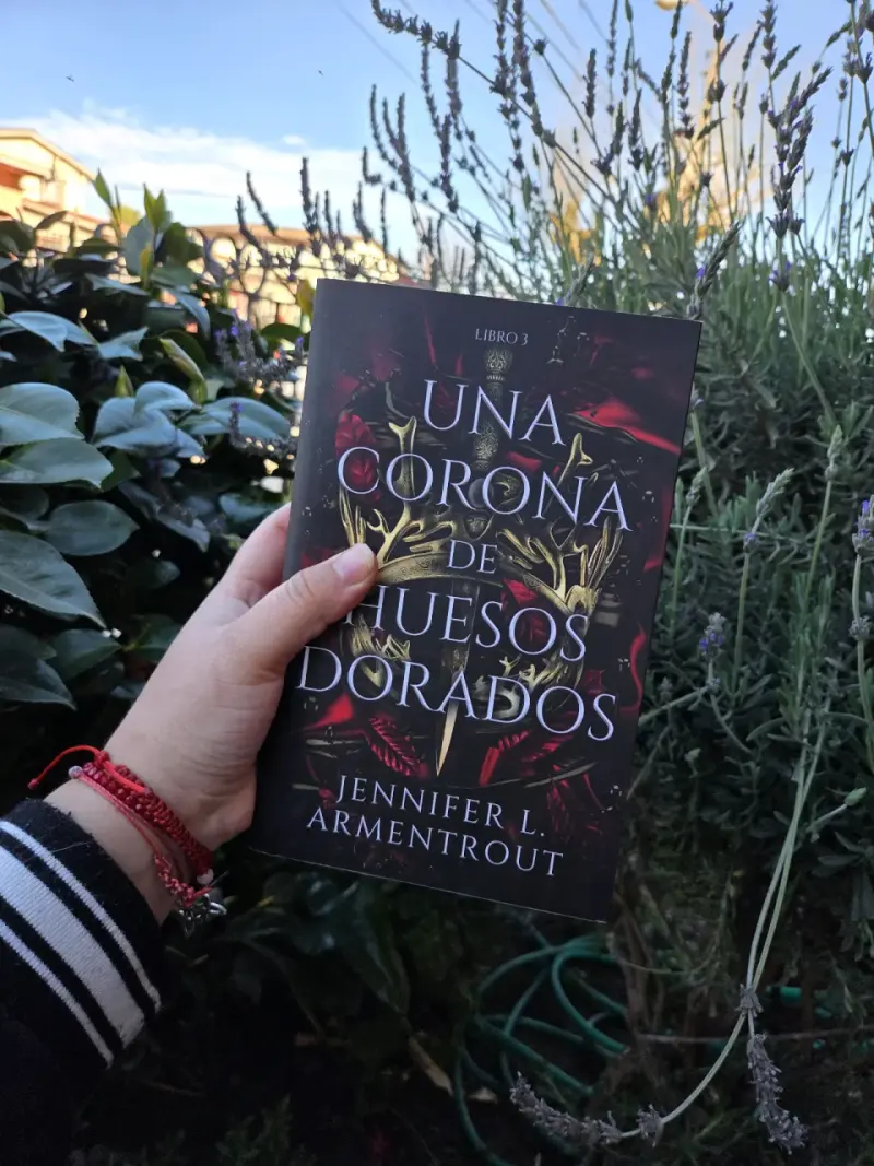Libro 'Una Corona de Huesos Dorados' de Jennifer L. Armentrout