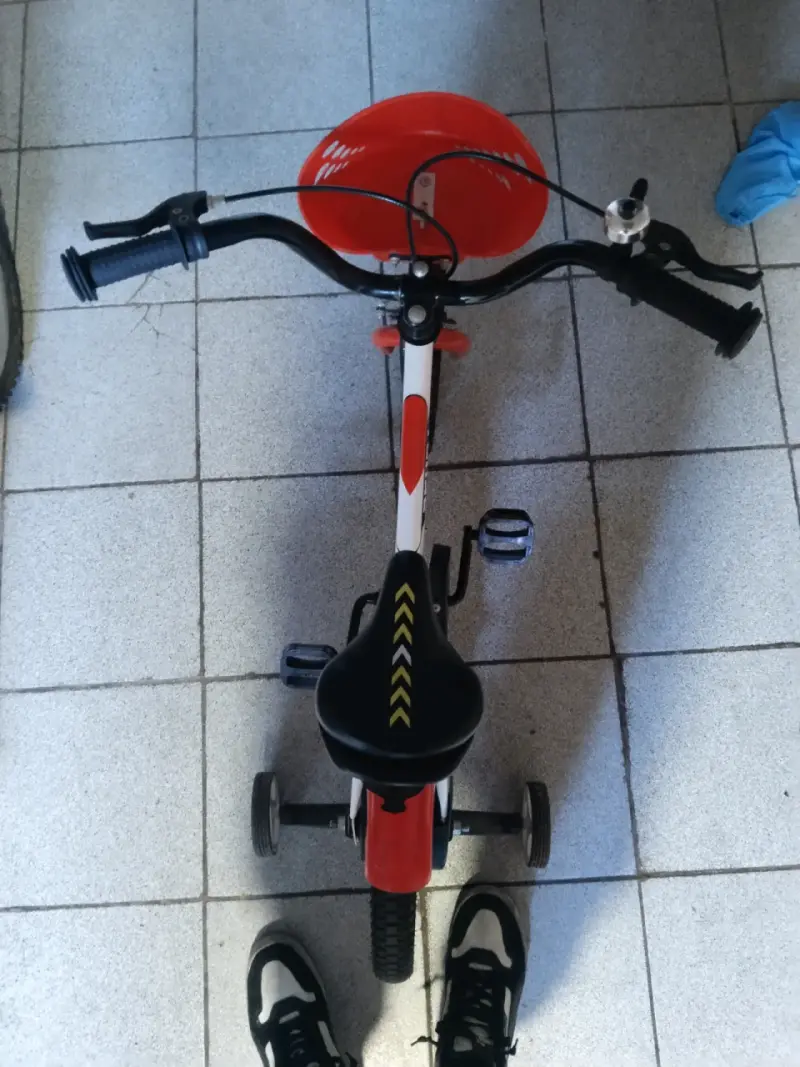 Bicicleta infantil impecable - 2